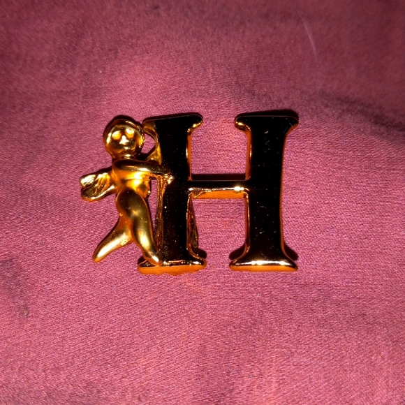 Q-9 LOT 3 GOLD TONED LETTER "H" Brooches - Picture 3 of 6